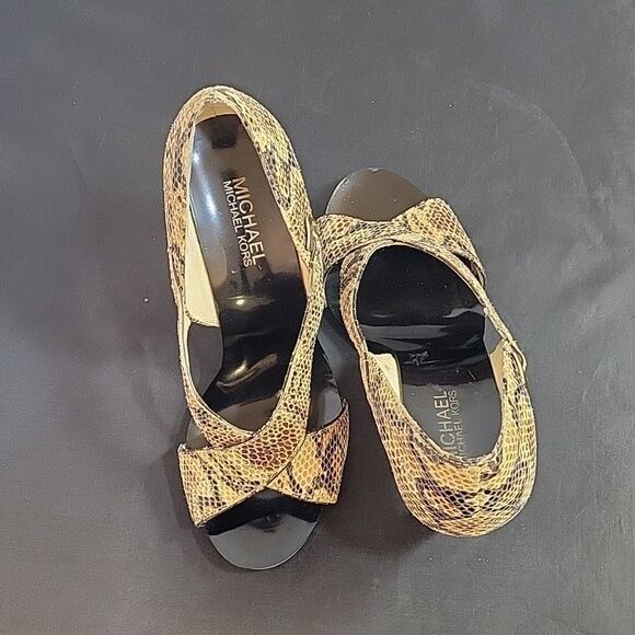 MICHEAL MICHEAL KORS SNAKESKIN PEEP TOE WOMEN"S SANDAL - Picture 12 of 13